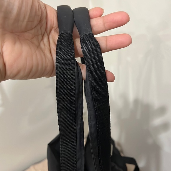 PUMA Black Nylon Gym/Overnight Shoulder Bag- Large (Pre-loved) - Picture 10 of 16